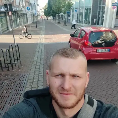 Yevhen, 32Dusseldorf 